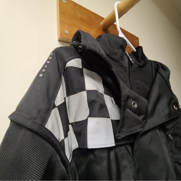 Triumph Motorcycle Vintage Triple T
Connections Checkered. Great used condition - Picture 15 of 16